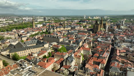 Aerial-View-Flying-Towards-Metz-City-Center---Saint-Stephen-Cathedral