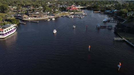 Aerial-view-of-restaurants-in-waterway-in-New-Port-Richey,-Florida