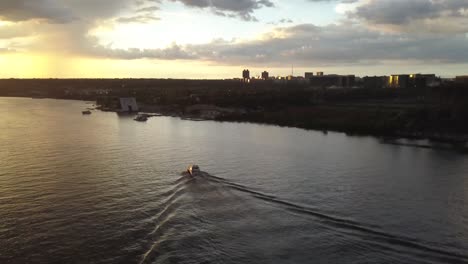 Sunset-speedboat-brasilia-brazil---lake-paranoa