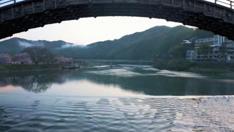 Kintaikyo-Bridge-in-Iwakuni,-Push-Establishing-Shot-at-Sunrise-in-Spring