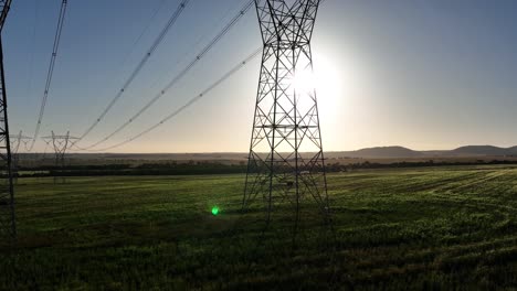 Drohnenschuss-Drängt-Auf-Stromleitungen-Zu