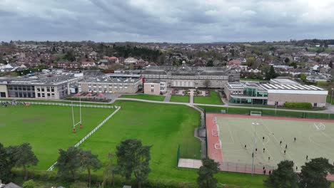 Harrogate-Grammar-School-Yorkshire-Großbritannien-Schwenken-Drohne-Luftaufnahme