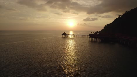 Vídeo-De-Una-Puesta-De-Sol-Sobre-El-Mar