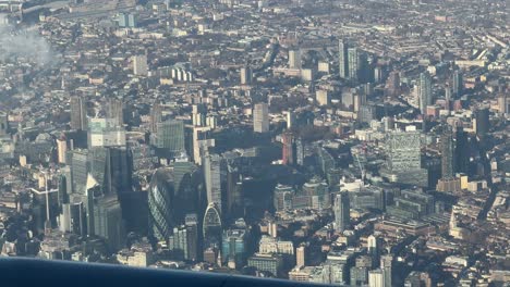 Vista-Del-Distrito-Financiero-De-La-Ciudad-De-Londres-Desde-La-Ventana-Del-Avión-De-British-Airways