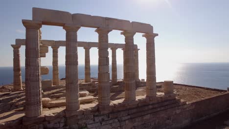 Imágenes-Aéreas-Del-Templo-De-Poseidón-En-Sounio-Atenas-Grecia,-Día-Soleado