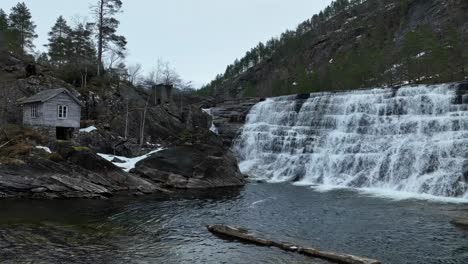 Norway-waterfall-Gunhildafossen-in-Eksingedalen,-Aerial-approach