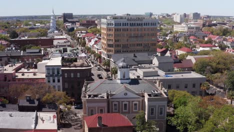 Close-up-panning-aerial-shot-of-the-historic-Old-Exchange-and-Provost-Dungeon-building-in-the-French-Quarter-of-Charleston,-South-Carolina