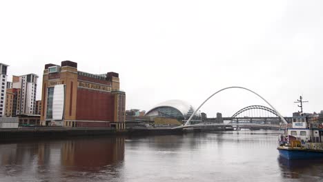 Wide-Look-Down-River-Tyne,-Gateshead-Millennium-Bridge,-Baltic-Centre-for-Contemporary-Art,-The-Glasshouse-International-Centre-for-Music,-Tyne-Bridge