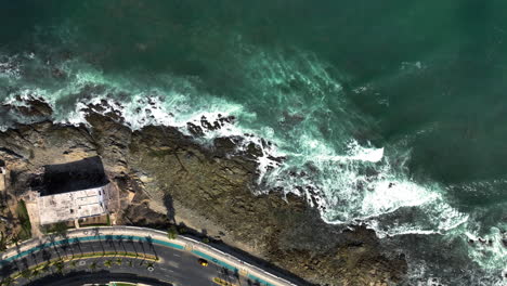 Top-down-drone-shot-above-the-Malecon-de-Mazatlan-and-waves,-in-sunny-Mexico