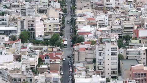 Centro-Aéreo-De-Atenas,-Imágenes-Urbanas-De-Edificios-De-Hormigón-Y-Carreteras-Horizontales.