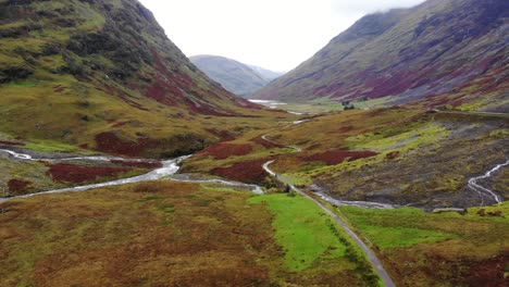 Aeial-forward-shot-of-the-amazing-landscape-of-the-Glencoe-Mountains-in-Scotland