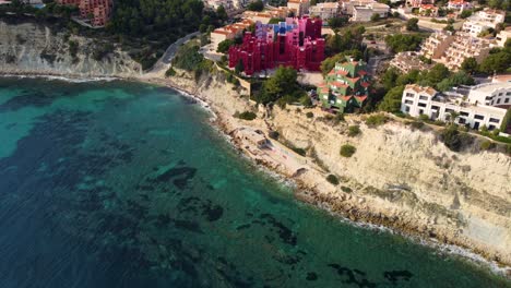 La-Muralla-Roja---„die-Rote-Wand“,-Calpe,-Spanien