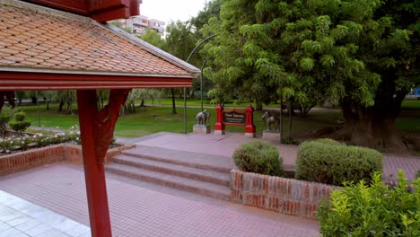 Closeup-shot-inside-Parque-Tailandia-Santiago-de-Chile-urban-green-landmark,-entrance-sign-between-monument-roof-and-elephant-statutes