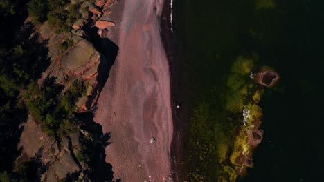 Top-down-drone-shot-above-the-Iron-beach,-summer-day-in-Jussaari,-Finland