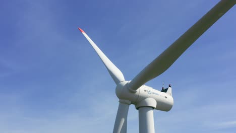 Close-Up-Of-Beautiful-Windmill-Turbines,-Wind-Reneval-Energy-Turbines-Video