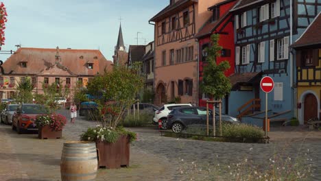 El-Sol-Se-Pone-En-La-Encantadora-Ciudad-De-Bergheim,-En-El-Este-De-Francia.