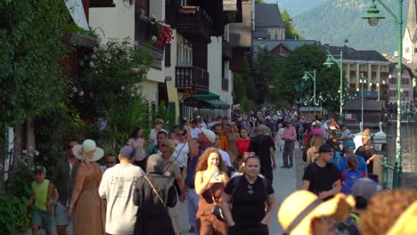 Hallstatt-Becomes-Very-Crowdy-During-High-Season-of-Summer