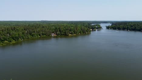 Luftaufnahme-Eines-Sees-In-Minnesota