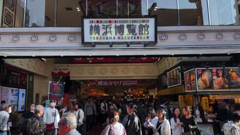 Residents'-activities-in-front-of-shop-in-the-city-of-Yokohama,-Kanagawa-Prefecture,-Japan