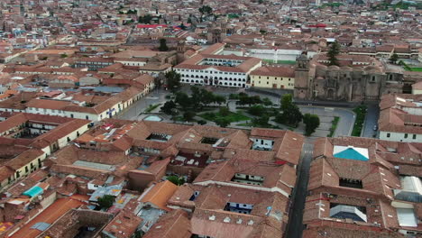 Iglesia-Y-Convento-Del-Museo-Plaza-De-San-Francisco-En-Cusco,-Perú