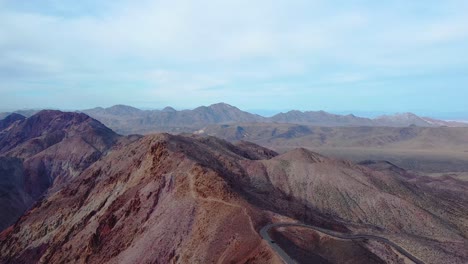 Paisaje-Montañoso-Del-Parque-Nacional-Del-Valle-De-La-Muerte-En-El-Desierto-De-Mojave,-California,-Estados-Unidos