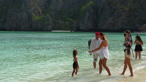 Little-girl-and-family-posing-in-beautiful-Maya-Beach,-Phi-Phi