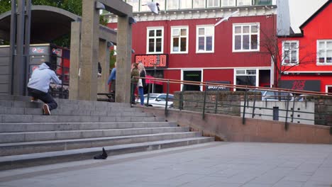 Person-Macht-Einen-Krassen-Skateboard-Trick-In-Island