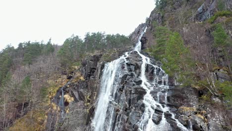 Kvernhusfossen-waterfall-in-Mo-Modalen-Norway,-aerial-reveal