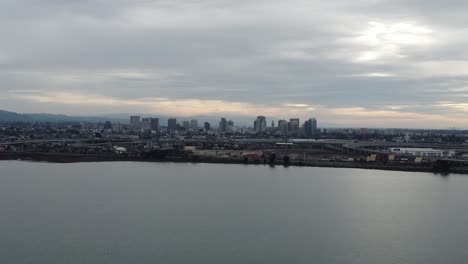 Slow-Zoom-In-of-a-view-of-Oakland-California