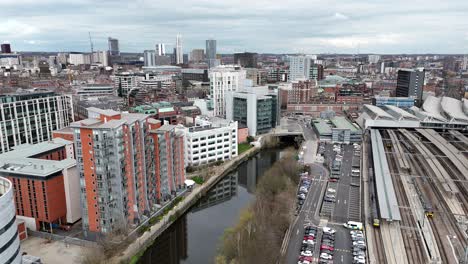 Leeds-Und-Liverpool-Canal-Riverside-Apartments-Drohne,-Luftaufnahme