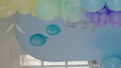 Decoración-De-Baby-Shower-Con-Globos-De-Colores-Pastel