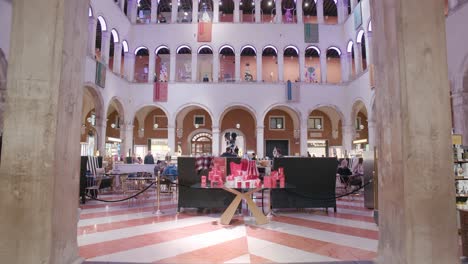 Spacious-Fondaco-dei-Tedeschi-interior-hall,-venice