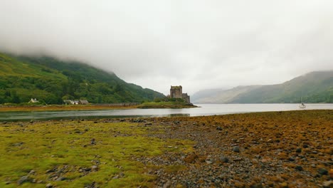 Eilean-Donan-Castle-on-Loch-Duich-in-the-Scottish-Highlands,-Scotland,-United-Kingdom