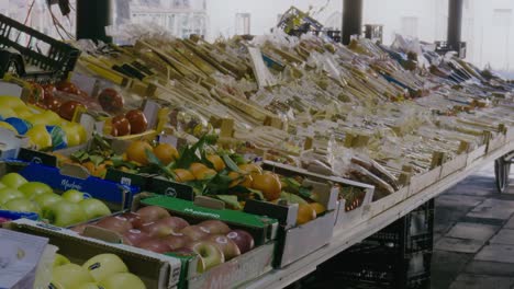 Fresh-produce-at-Venetian-market-stall