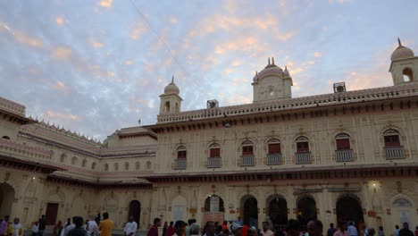 Ayodhya,-Indien---06.03.2024:-Kanak-Bhawan-Ist-Ein-Tempel-In-Ram-Janmabhoomi-Ayodhya,-Ein-Heiliger-Hindutempel-Mit-Lebendiger-Architektur-Und-Dramatischem-Himmel-Als-Palast,-Der-Sita-Von-Lord-Rama-Von-Kaikeyi-Geschenkt-Wurde.