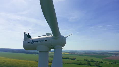 Vista-Aérea-De-La-Turbina-Eólica-De-Energía-Limpia.