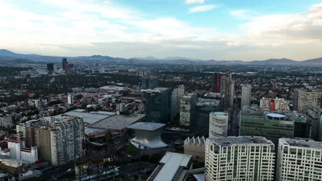 Panoramic-drone-shot-of-architecture-in-Polanco,-cloudy-evening-in-Mexico-city