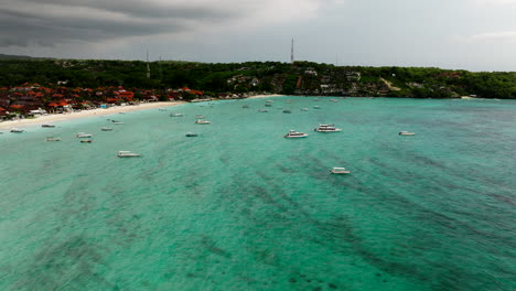 Boats-anchored-at-Nusa-Lembongan-in-Indonesia