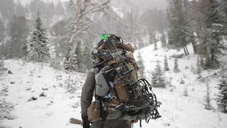 Bogenschießen-Bogen-Elchjagd-Im-Schnee-In-Montana-Im-Oktober-Im-Schnee