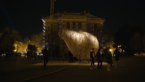 Instalación-De-Arte-Iluminada,-Noche-En-El-Festival-De-Luces-De-Zagreb