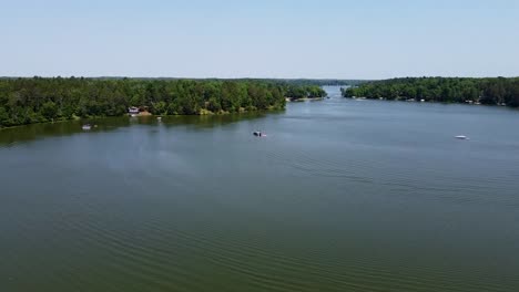 Vista-Aérea-De-Un-Lago-De-Minnesota