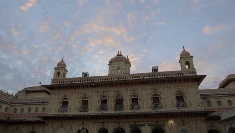 Ayodhya,-India---06-De-Marzo-De-2024:-Kanak-Bhawan-Es-Un-Templo-En-Ram-Janmabhoomi-Ayodhya,-Templo-Hindú-Sagrado-Con-Una-Arquitectura-Vibrante-Y-Un-Cielo-Espectacular-Como-El-Palacio-Regalado-A-Sita-Por-Lord-Rama-Por-Kaikeyi