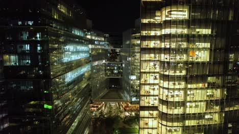 Drone-Edificios-Aéreos-Oficinas-En-La-Noche-Nueva-Las-Conde-Santiago-Chile-Ciudad-En-La-Noche,-Administrativo-Comercial-Centro