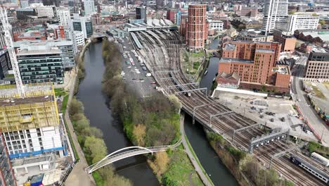 Trenes-En-La-Línea-Ferroviaria-Estación-De-Leeds-Reino-Unido-Drone,antena