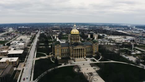 Wide-drone-orbit-of-the-Iowa-statehouse-on-cloudy-day