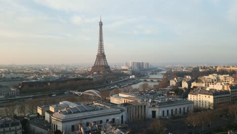 Tour-Eiffel-tower-and-Seine-River,-Paris-in-France