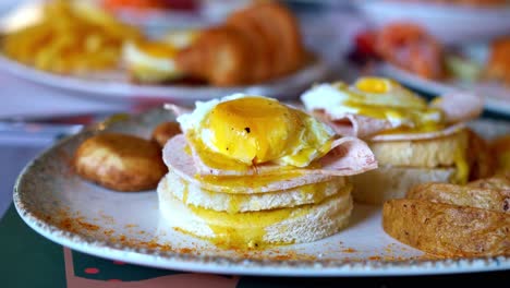 delicious-breakfast-in-fancy-restaurant-close-up-shot,-insert-shot