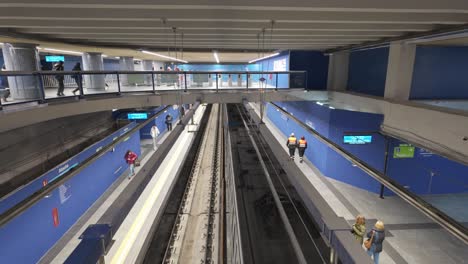 Atocha-metro-station-subway-in-Madrid,-Spain-real-time-video-of-train-leaving-station