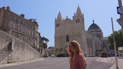 Streetview-of-the-Angouleme-Cathedral