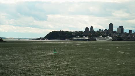 Vista-Del-Puerto-De-La-Ciudad-De-Quebec-En-Un-Día-Nublado-En-Octubre-De-2017